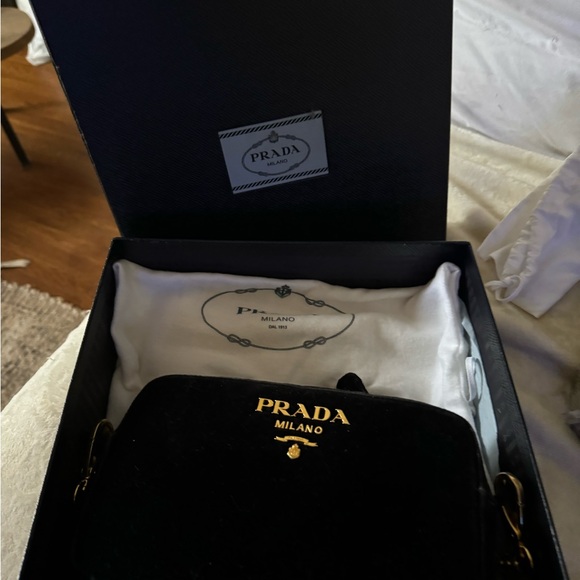 “Prada” Velluto Velvet chain strap handbag 👜 - Picture 3 of 7